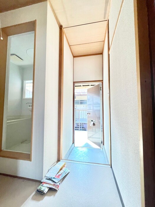 物件内観写真10　(玄関)