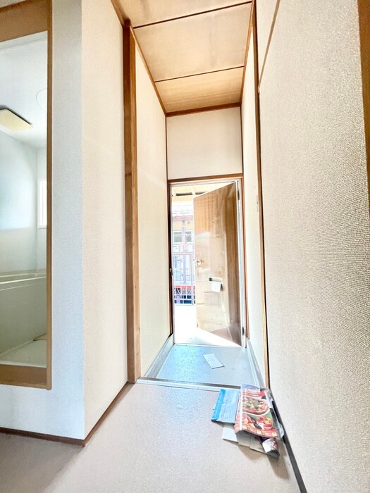 物件内観写真10　(玄関)