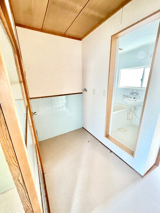 物件内観写真16　(洗濯機置場)