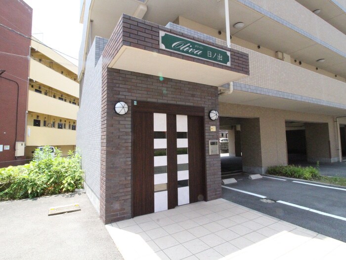 物件外観写真2　(エントランス部分)