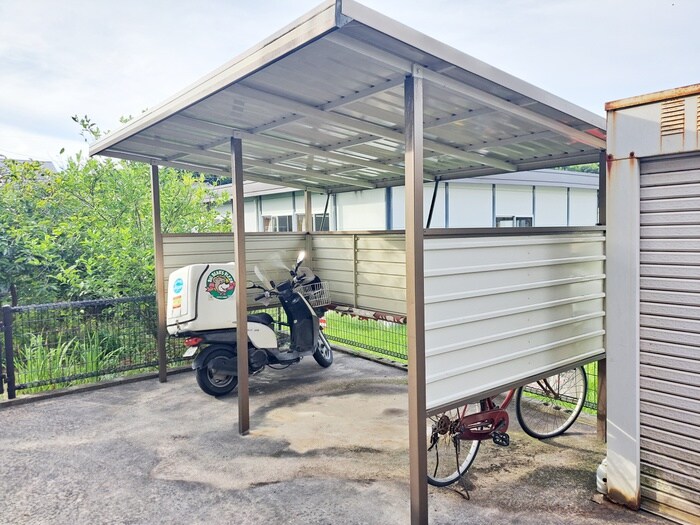 物件外観写真3　(駐輪場)