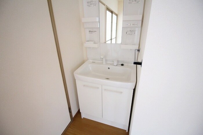 物件内観写真11　(洗面)