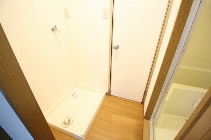 物件内観写真15　(洗濯機置場)