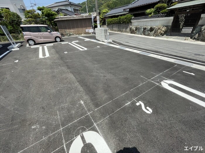 物件外観写真2　(駐車場)