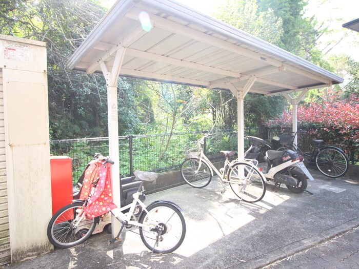 物件外観写真3　(駐輪場)