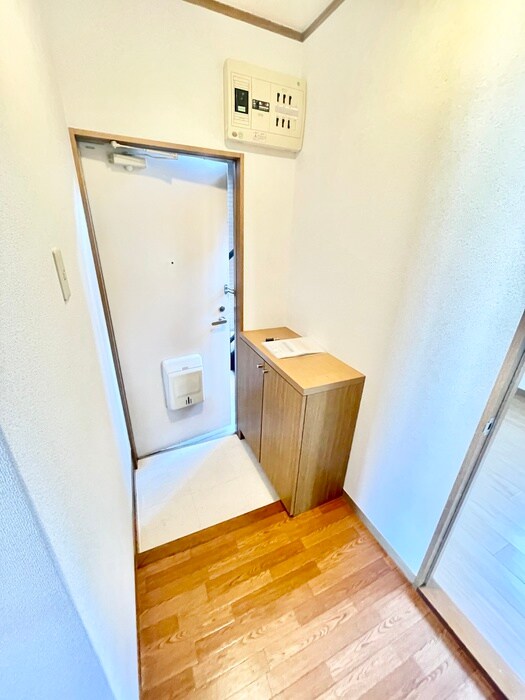 物件内観写真10　(玄関)