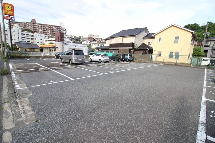 物件外観写真2　(駐車場)