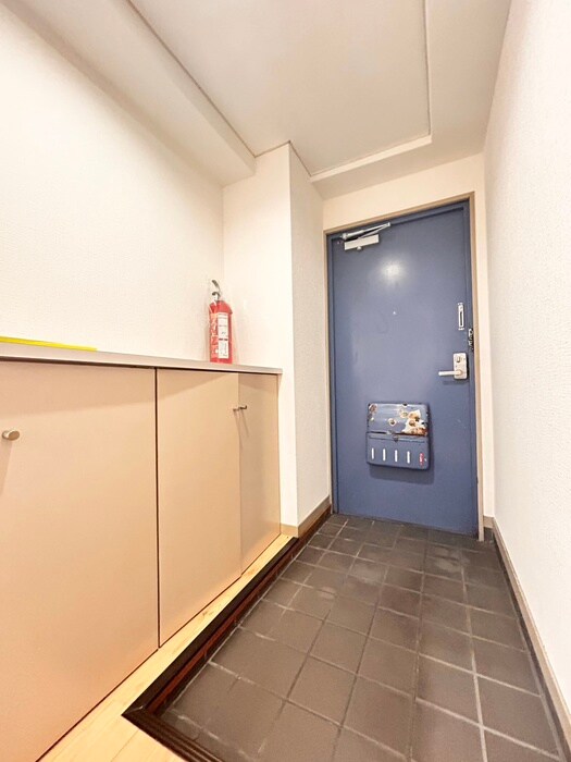 物件内観写真3　(玄関)