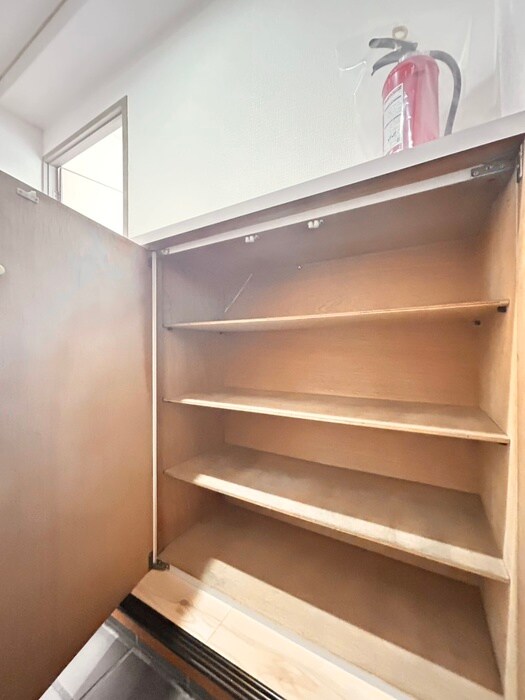 物件内観写真4　(靴箱)