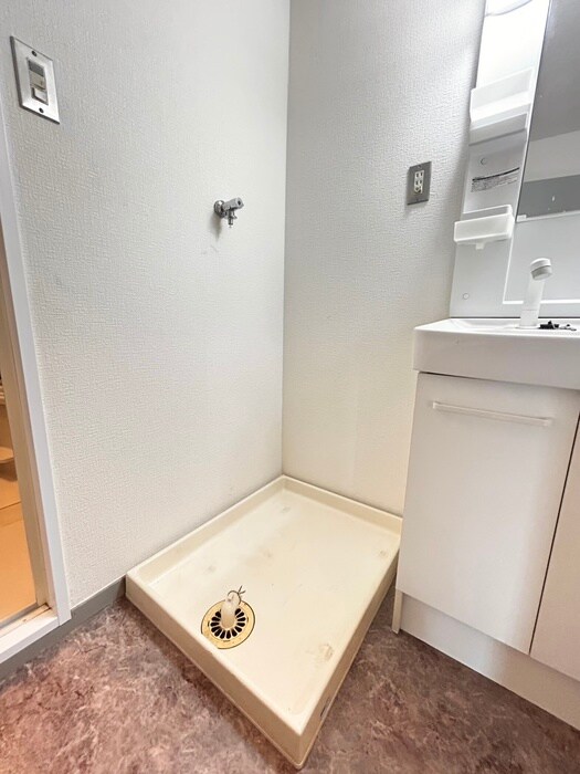 物件内観写真6　(洗濯機置場)