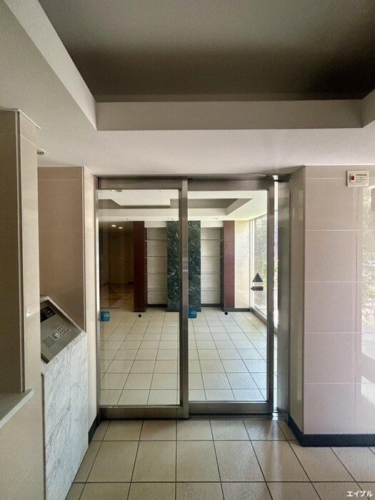 物件外観写真4　(エントランス部分)