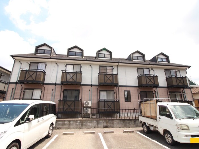 物件外観写真2　(エントランス部分)