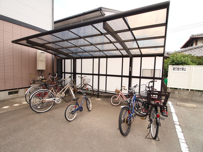 物件外観写真3　(駐輪場)