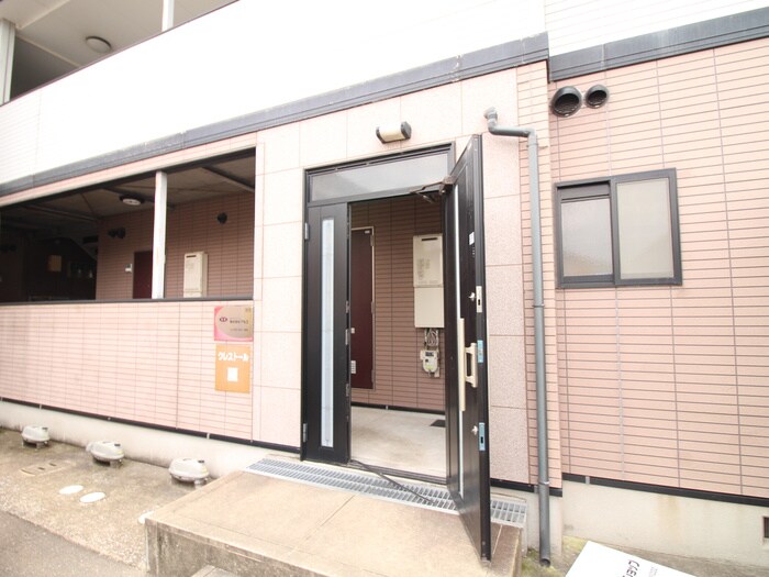 物件外観写真4　(エントランス部分)