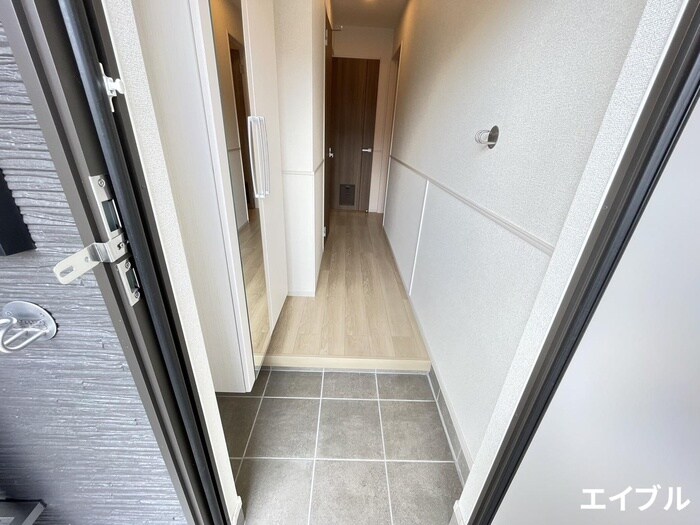 物件内観写真18　(玄関)