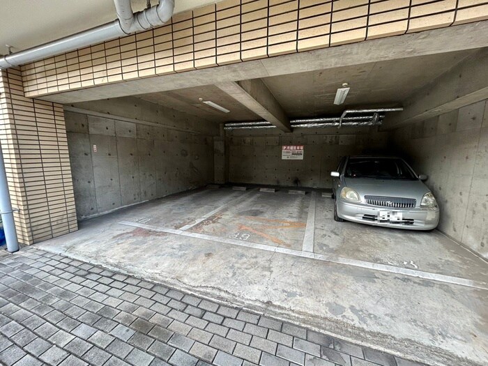 物件外観写真3　(駐車場)