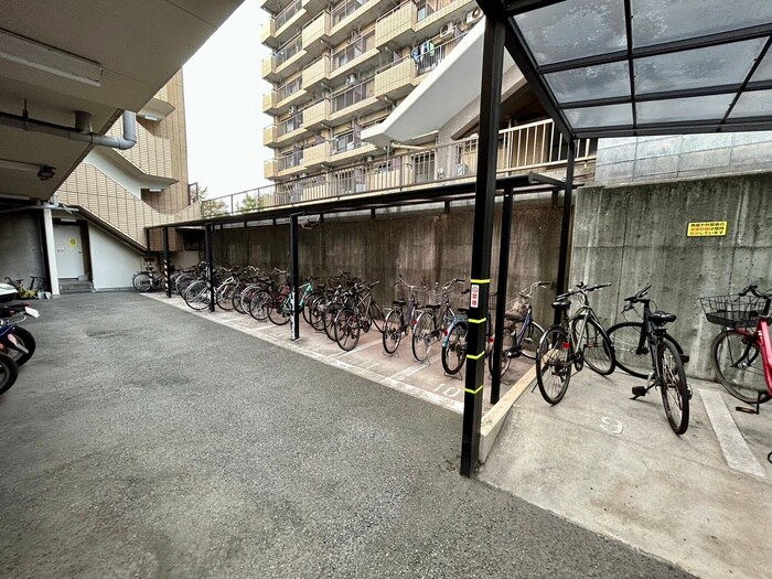 物件外観写真4　(駐輪場)