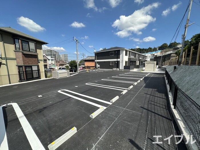 物件外観写真2　(駐車場)