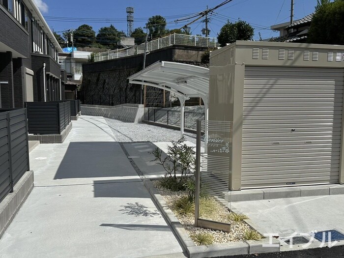 物件外観写真4　(エントランス部分)