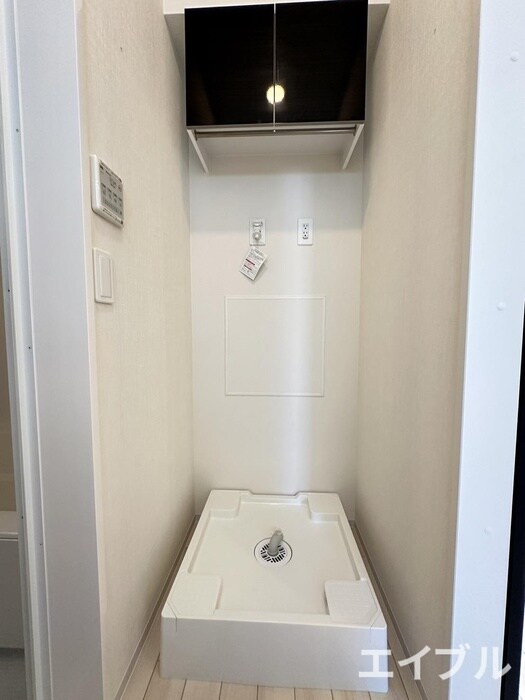 物件内観写真10　(洗濯機置場)