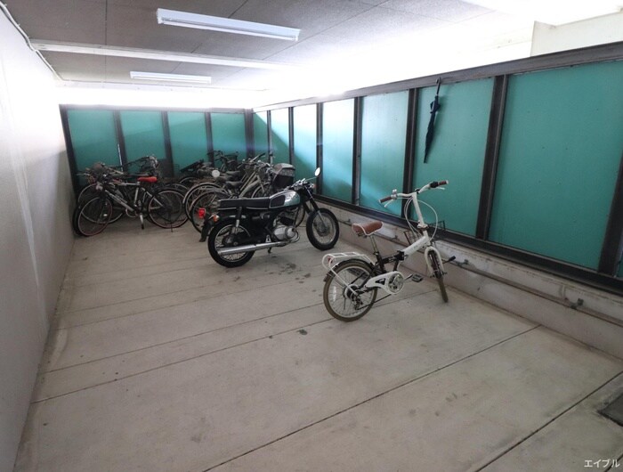 物件外観写真5　(駐輪場)
