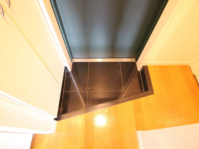 物件内観写真13　(玄関)