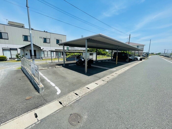 物件外観写真2　(駐車場)