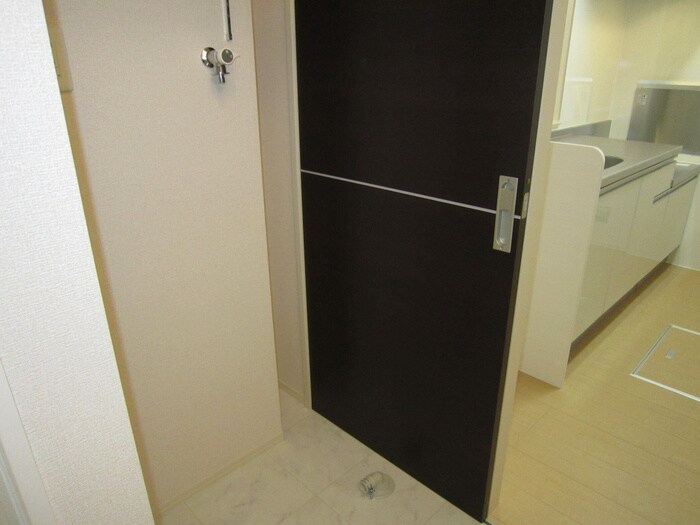 物件内観写真17　(洗濯機置場)