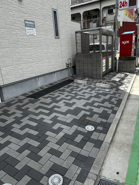 物件外観写真5　(駐車場)