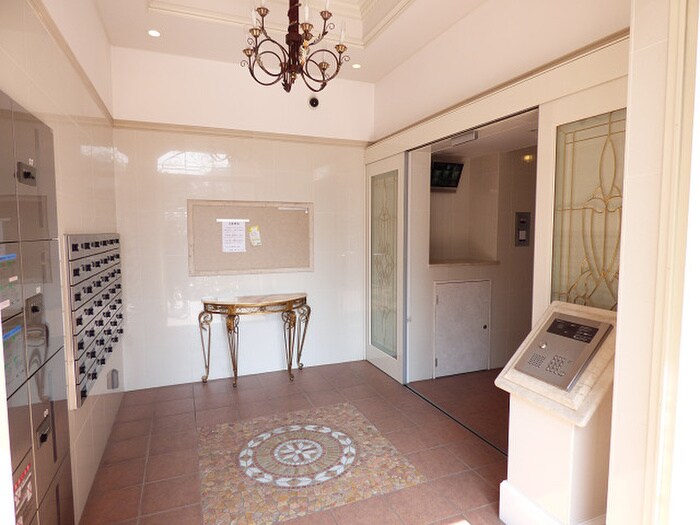 物件外観写真4　(エントランス部分)