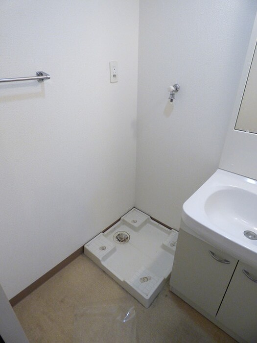 物件内観写真13　(洗濯機置場)