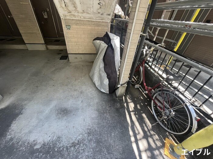 物件外観写真3　(駐輪場)