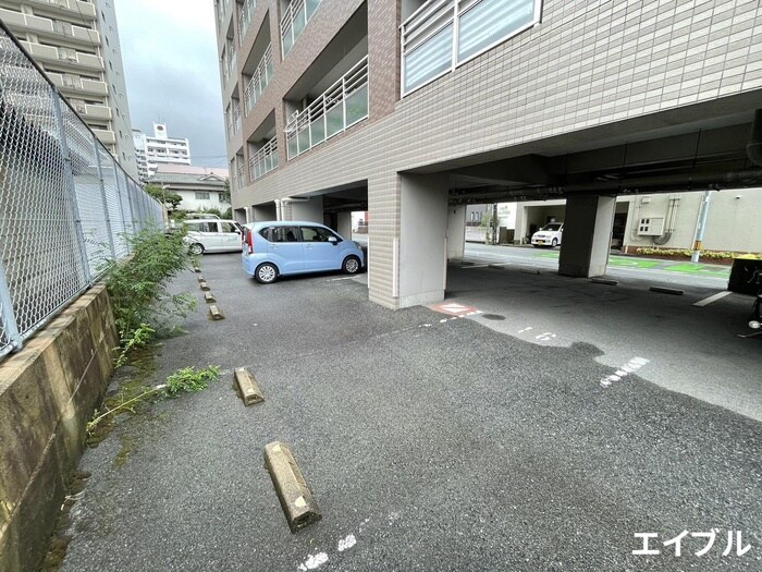 物件外観写真2　(駐車場)