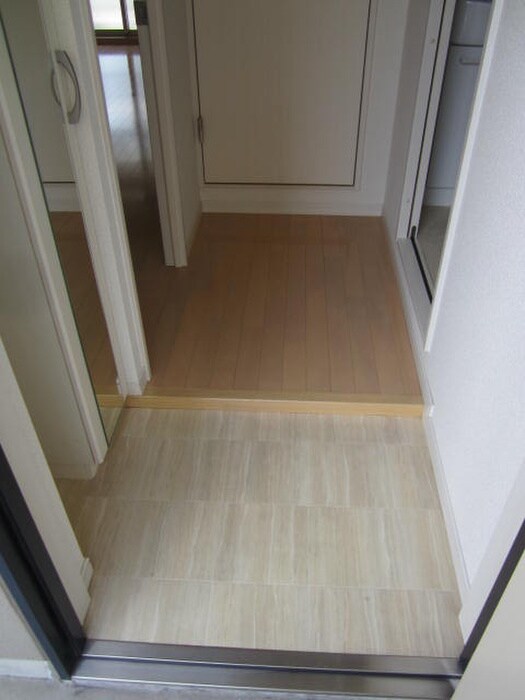 物件内観写真16　(玄関)