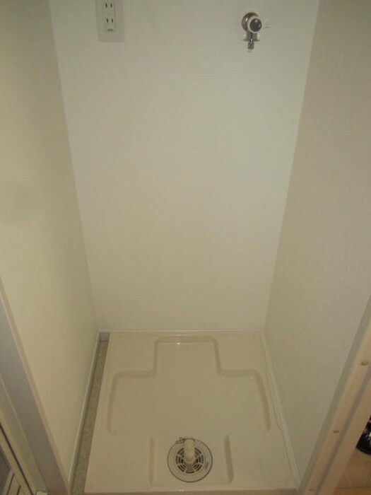 物件内観写真18　(洗濯機置場)