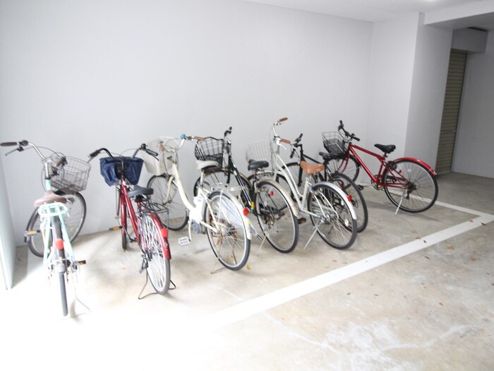 物件外観写真3　(駐輪場)