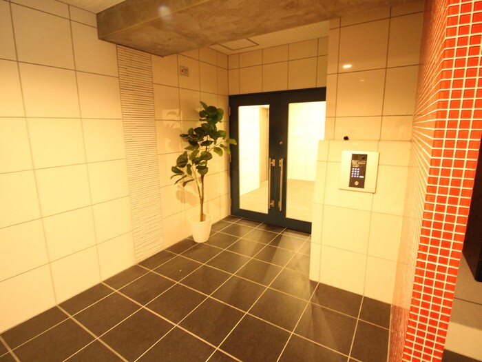 物件外観写真5　(エントランス部分)