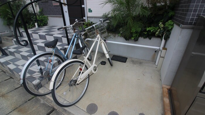 物件外観写真4　(駐輪場)