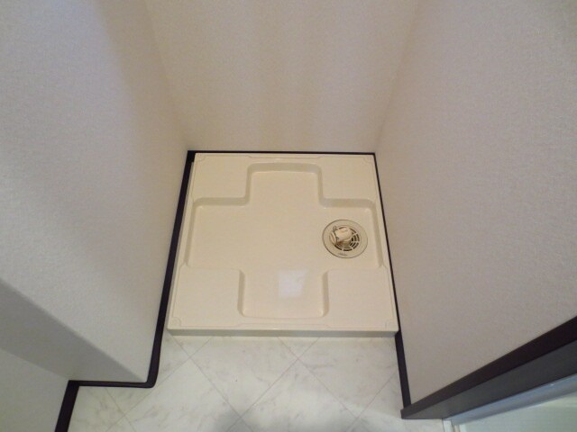 物件内観写真10　(洗濯機置場)