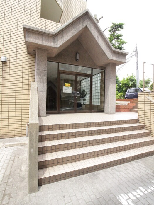物件外観写真5　(エントランス部分)