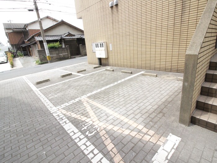 物件外観写真6　(駐車場)