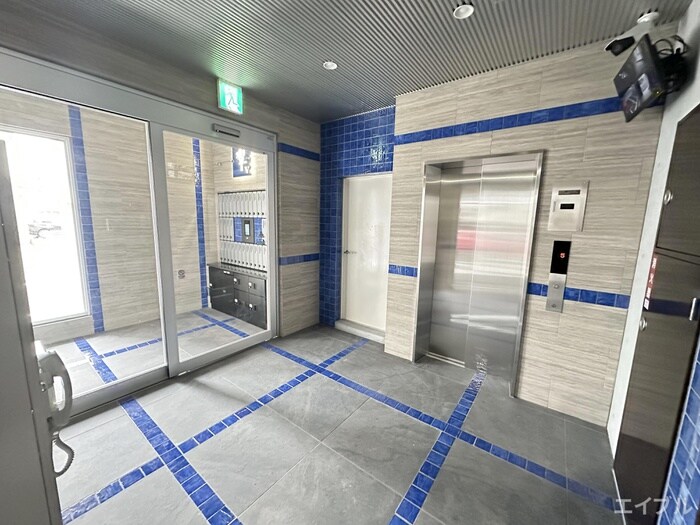 物件外観写真4　(エントランス部分)