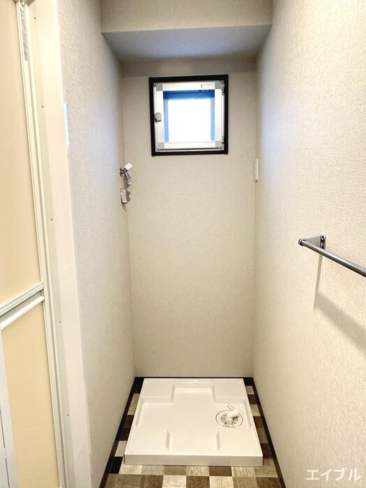 物件内観写真10　(洗濯機置場)