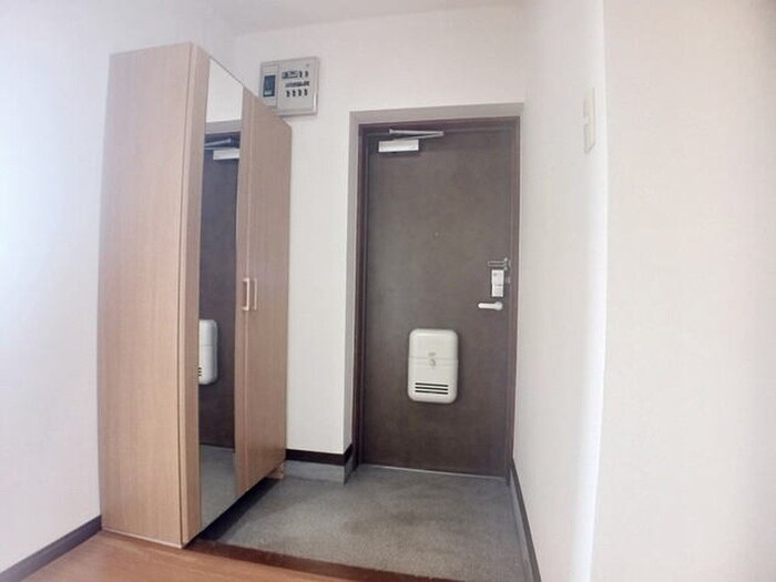 物件内観写真11　(玄関)