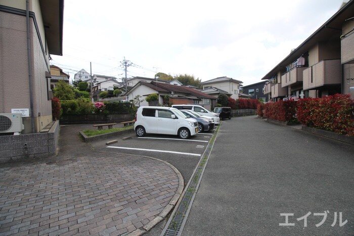 物件外観写真5　(駐車場)