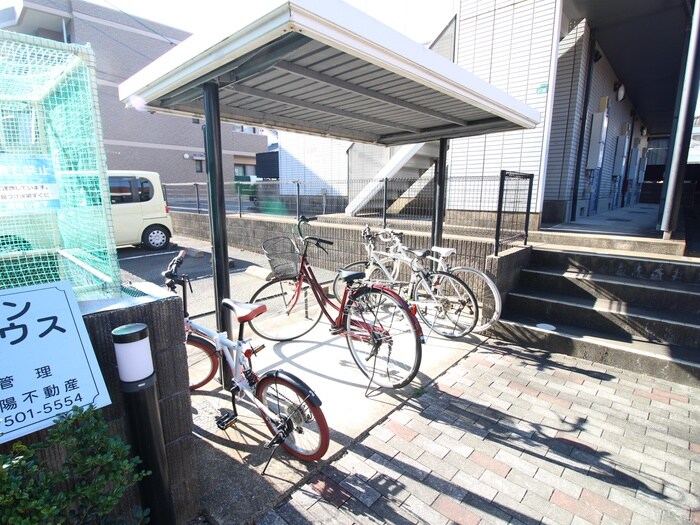 物件外観写真4　(駐輪場)