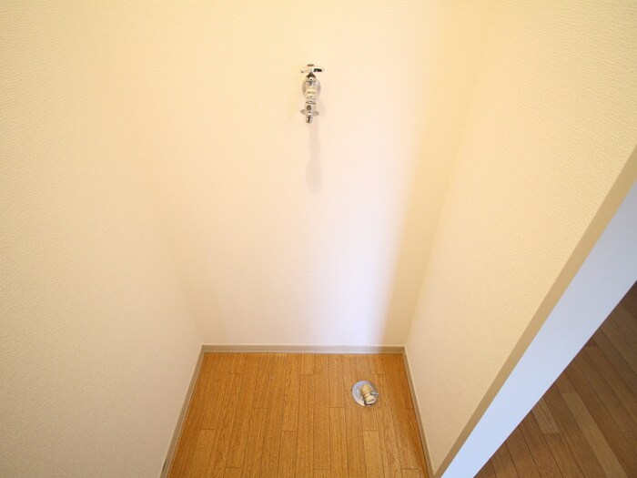 物件内観写真14　(洗濯機置場)