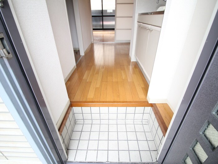 物件内観写真16　(玄関)