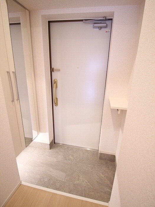 物件内観写真9　(玄関)