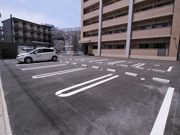 物件外観写真4　(駐車場)